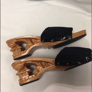 Stylish oriental-look wood-carved heels, slip-on 6